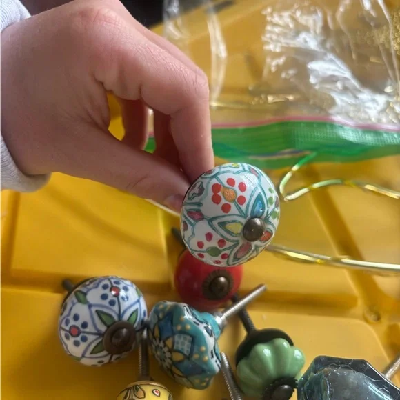 10 assorted knobs - Picture 2 of 5